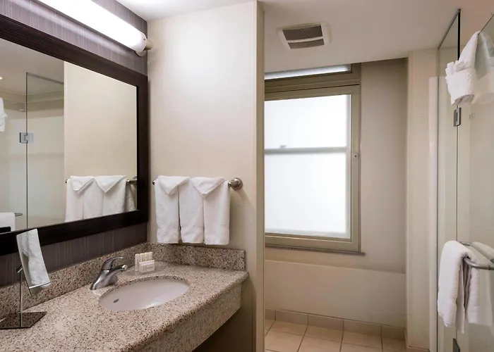 Courtyard By Marriott Downtown Hotel 4*
