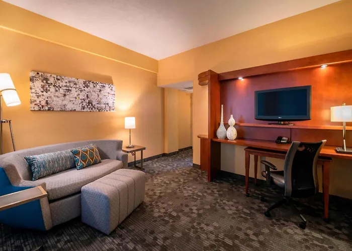 Courtyard By Marriott Downtown Hotel 4*