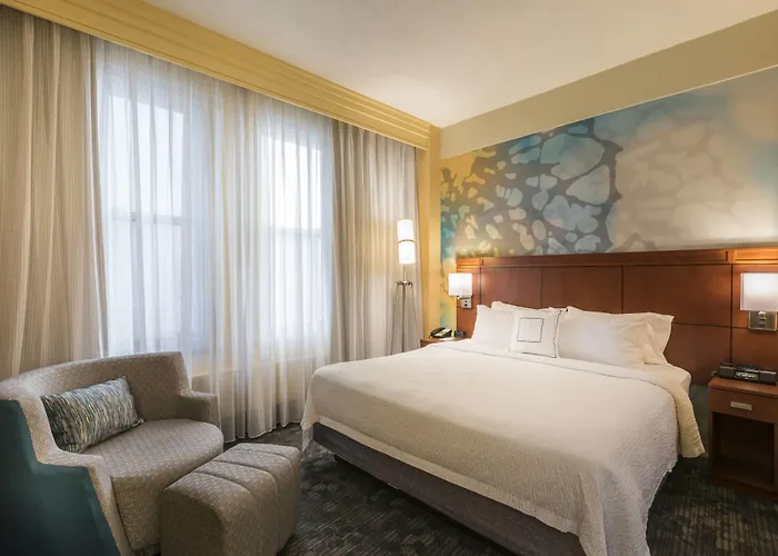 Courtyard By Marriott Downtown