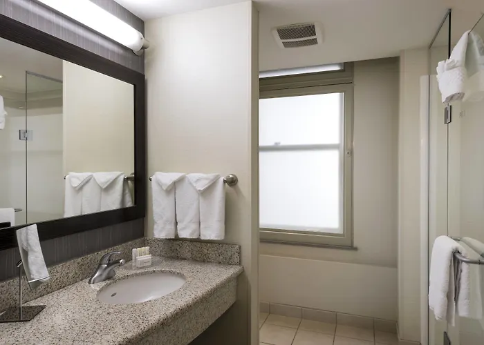 Courtyard By Marriott Downtown Hotel 4*