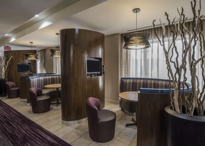Courtyard By Marriott Downtown