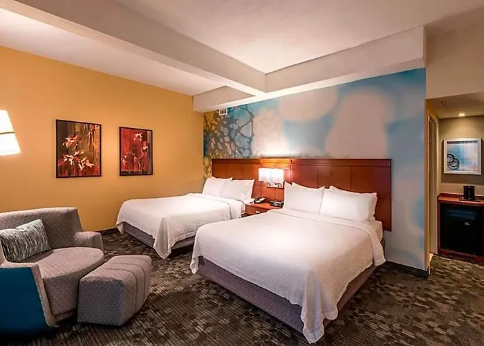 Courtyard By Marriott Downtown Hotel