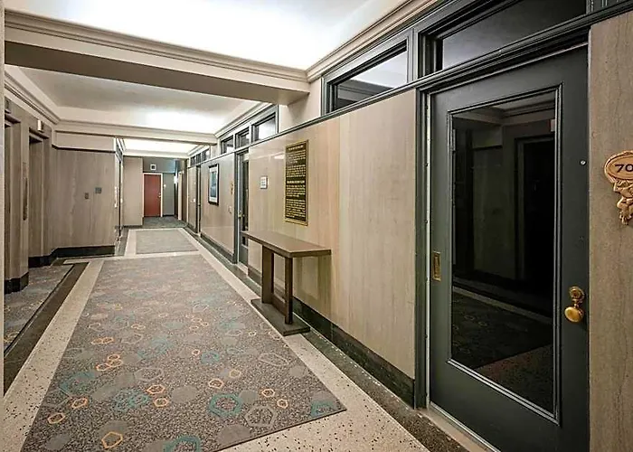 Courtyard By Marriott Downtown