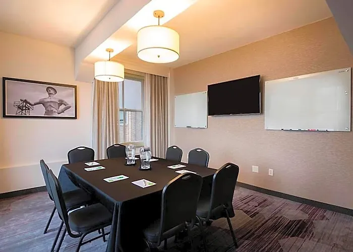 Courtyard By Marriott Downtown 4*