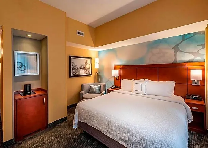 Courtyard By Marriott Downtown