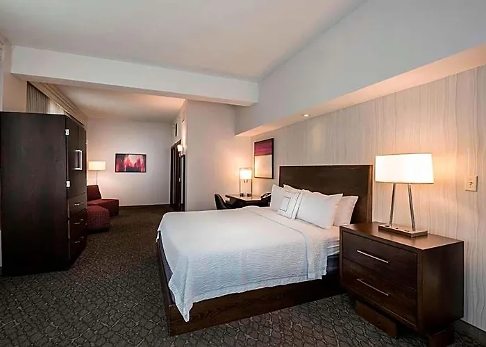 Courtyard By Marriott Downtown 4*