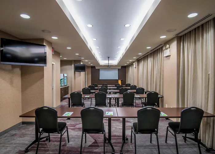 Courtyard By Marriott Downtown 4*