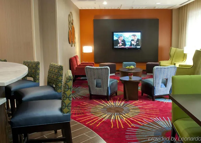 Courtyard By Marriott Downtown Hotel